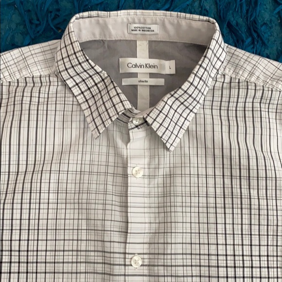 Calvin Klein dress shirt. Large. Slim fit. - Picture 3 of 5